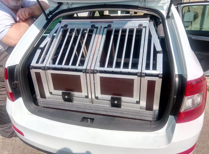 Stabiler Kofferraumschutz als Hundebox für Skoda Kodiaq